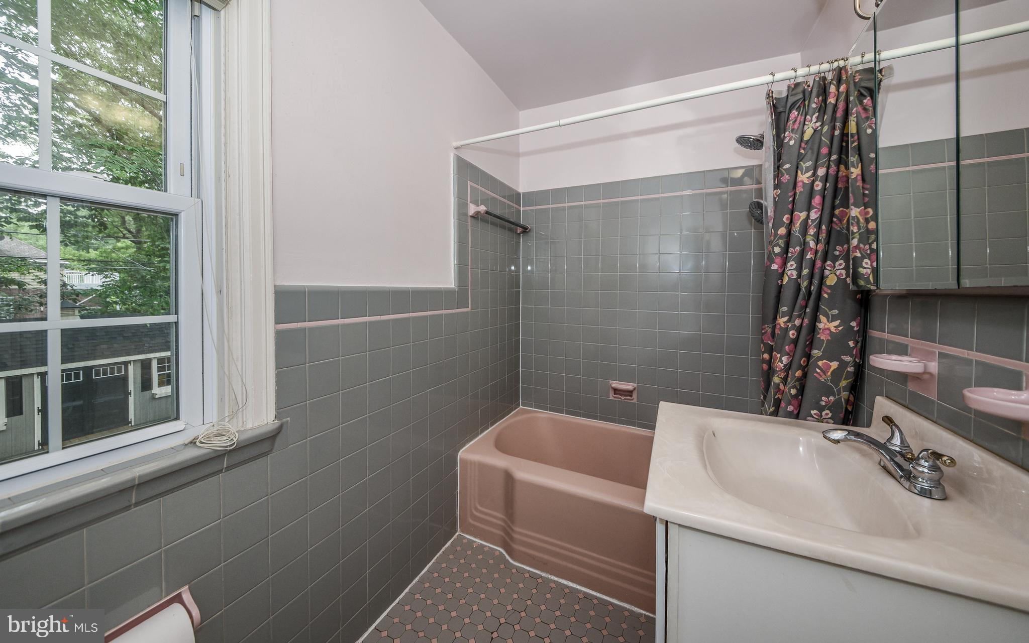 7804 Conwell Road Glenside, PA 19038 - Photo 33 of 33 Hall Bathroom