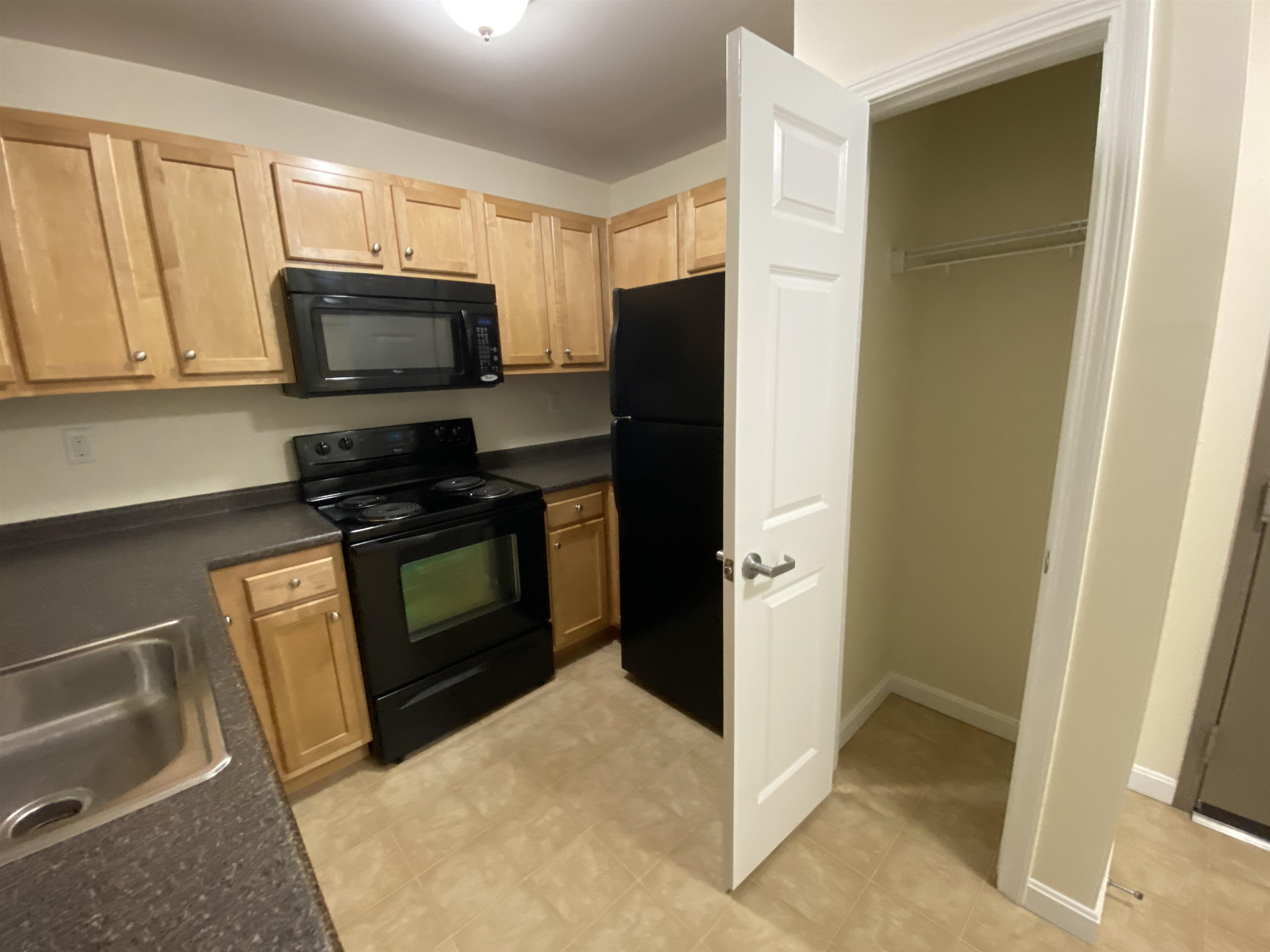 20 Sentinel Court, Unit 305 Manchester, NH 03103 - Photo 11 of 40