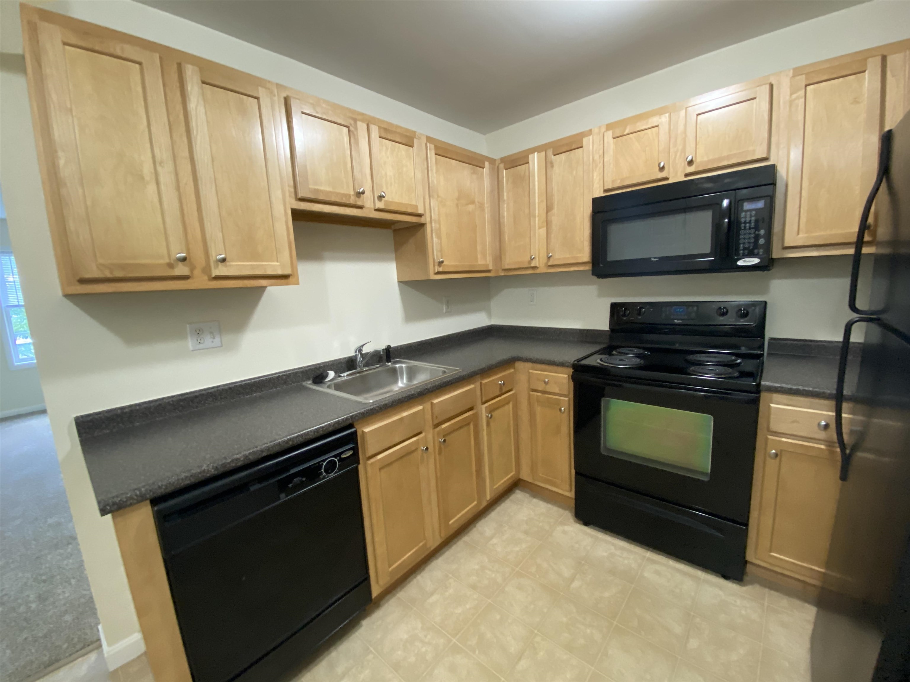 20 Sentinel Court, Unit 305 Manchester, NH 03103 - Photo 12 of 40