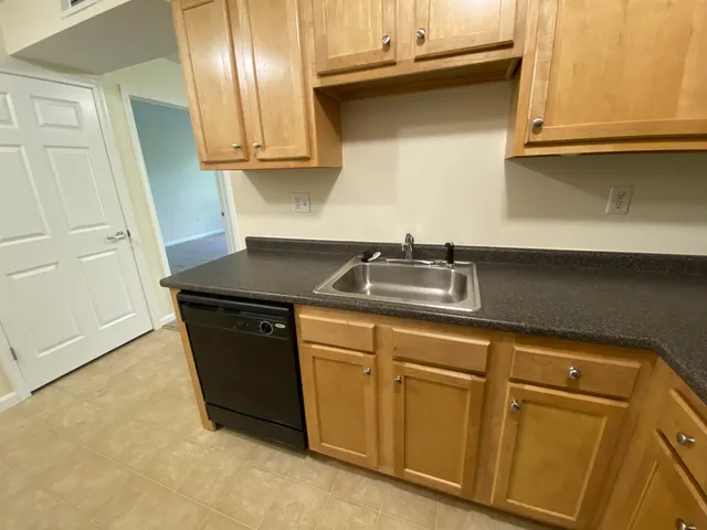 $1,775 | 20 Sentinel Court, Unit 305, Manchester, NH 03103