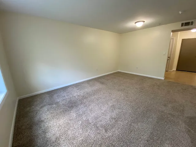 $1,775 | 20 Sentinel Court, Unit 305, Manchester, NH 03103