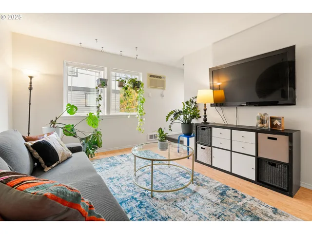 $349,500 | 6700 North Pittsburg Avenue, Portland, OR 97203