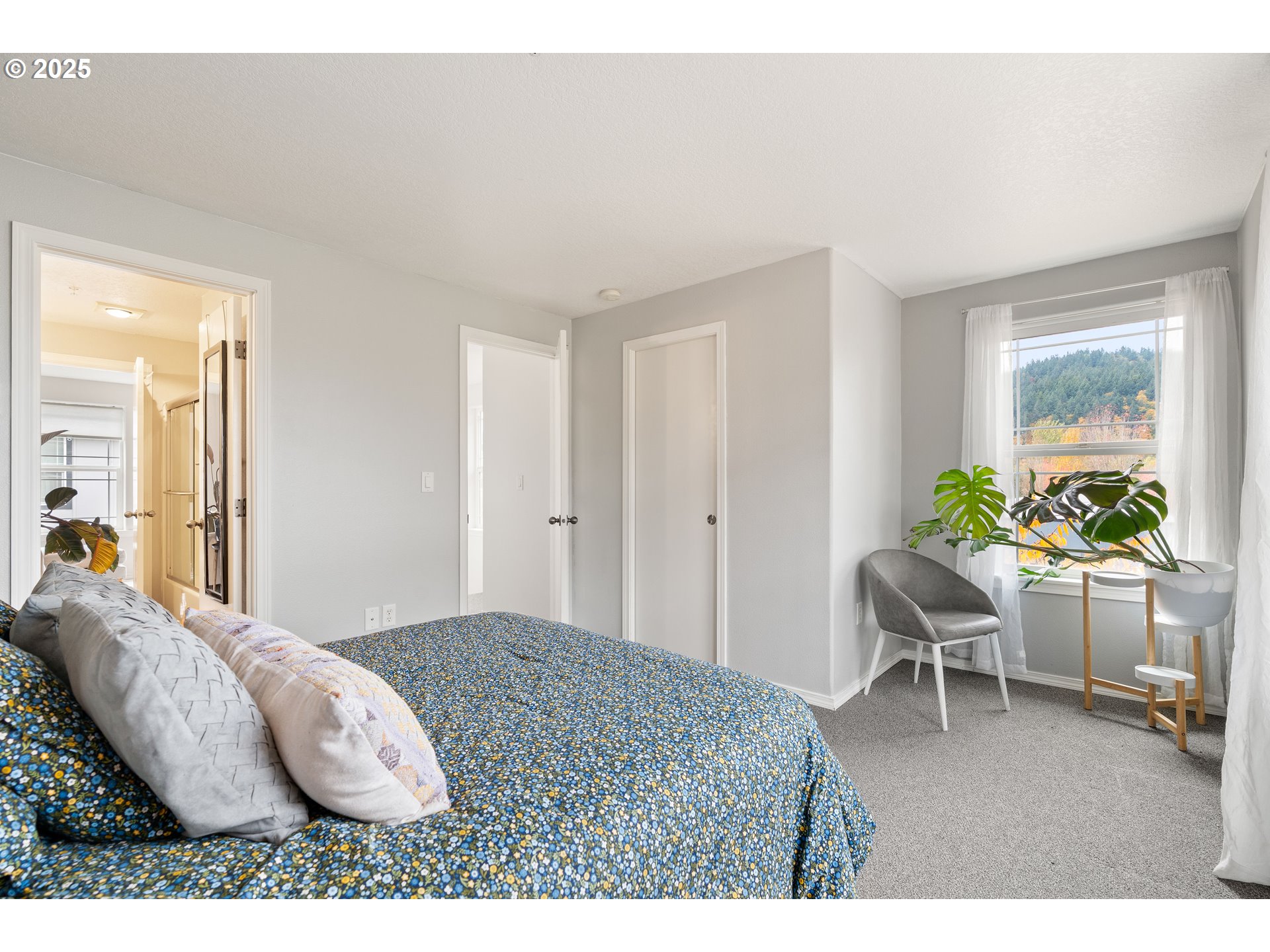 6700 North Pittsburg Avenue Portland, OR 97203 - Photo 17 of 29 a bedroom with a bed and a chair