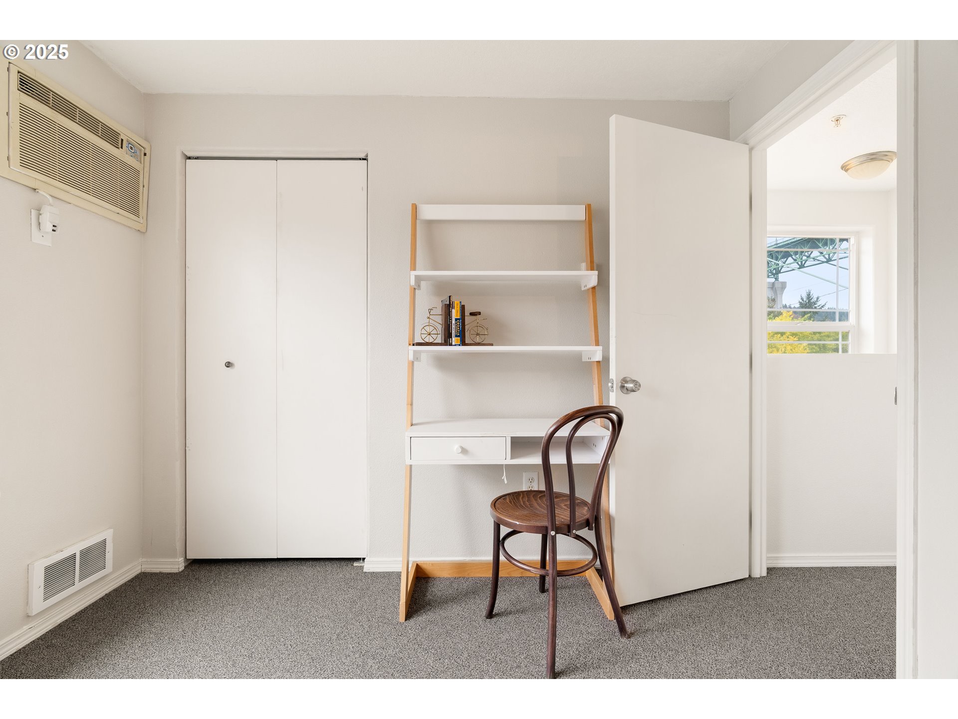 6700 North Pittsburg Avenue Portland, OR 97203 - Photo 21 of 29 a view of a workspace room with furniture and wooden floor