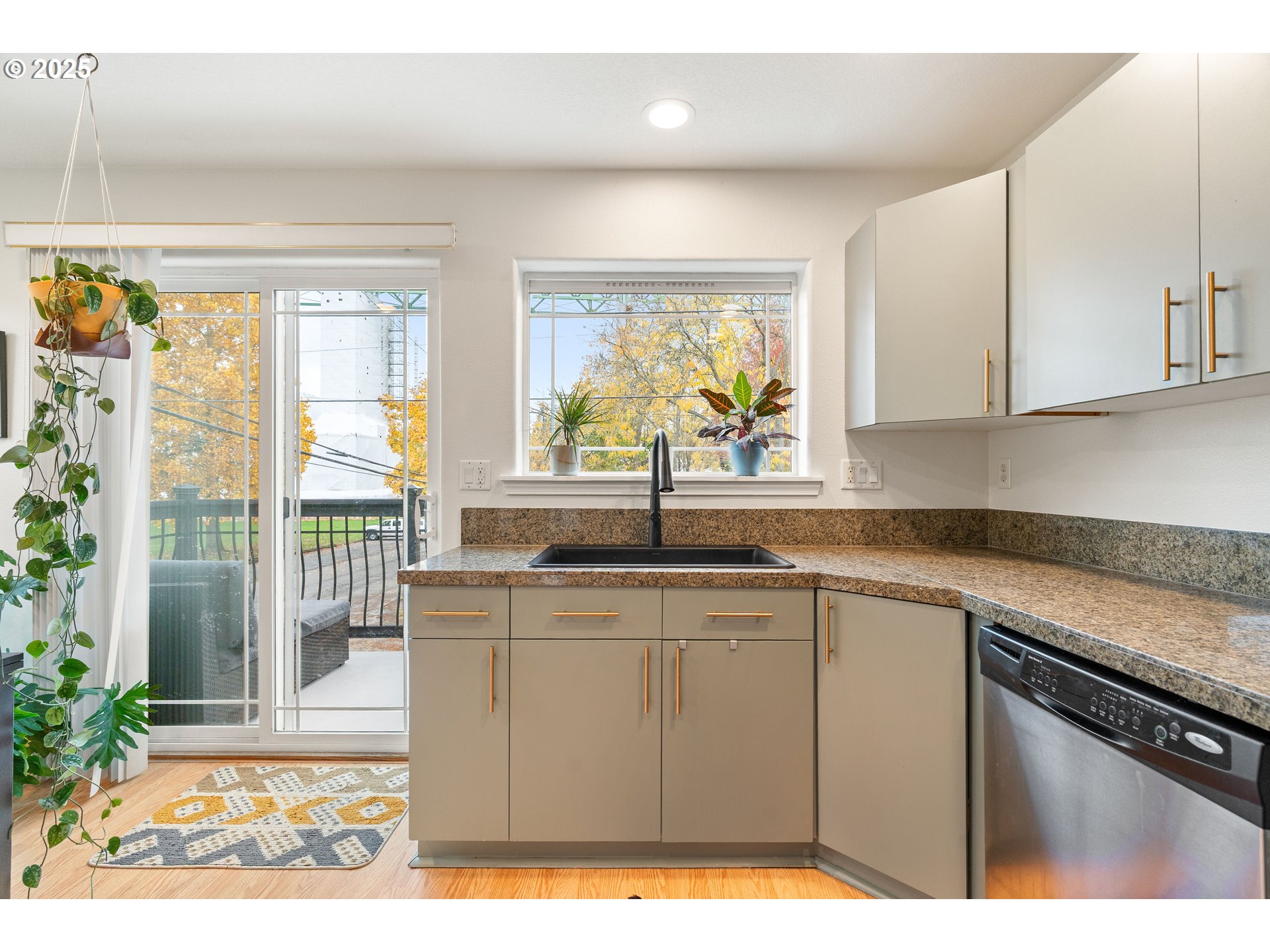 6700 North Pittsburg Avenue Portland, OR 97203 - Photo 6 of 29 a kitchen with a sink and cabinets