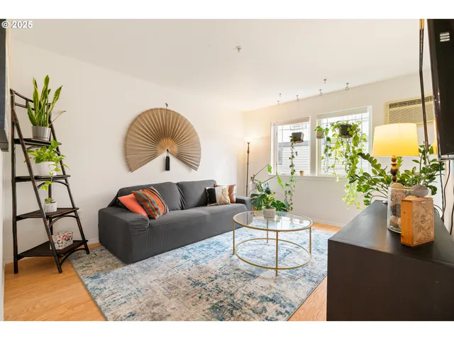 $349,500 | 6700 North Pittsburg Avenue, Portland, OR 97203