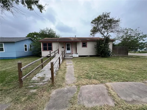 a view of a house with pool and a yard