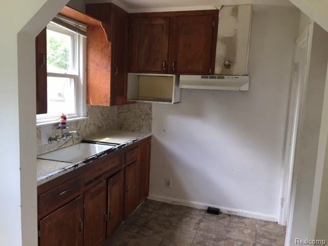8126 Standard Street Center Line, MI 48015 - Photo 5 of 13