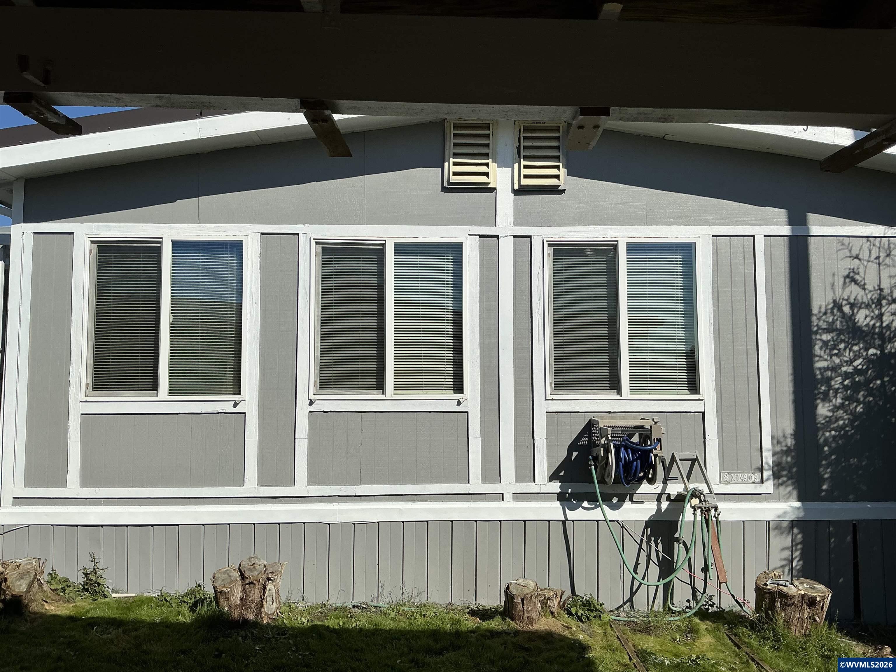 5422 Portland Road Northeast, Unit 67 Salem, OR 97305 - Photo 3 of 45 a front view of a house with a yard