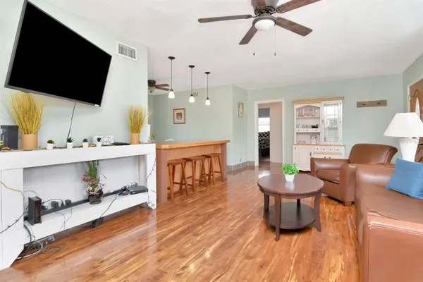 $469,000 | 305 Baker Avenue, Clearwater, FL 33755