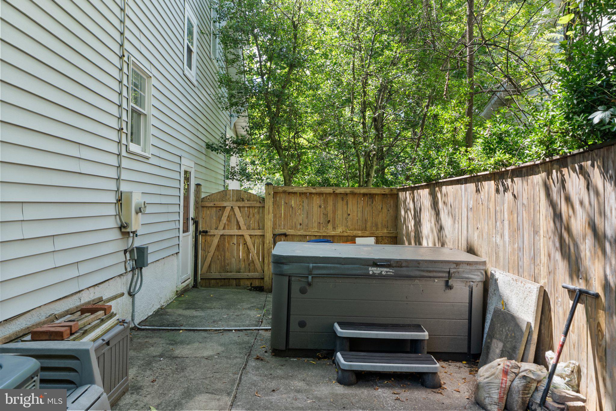 620 Murdock Road Baltimore, MD 21212 - Photo 37 of 41 Private outdoor retreat with greenery.