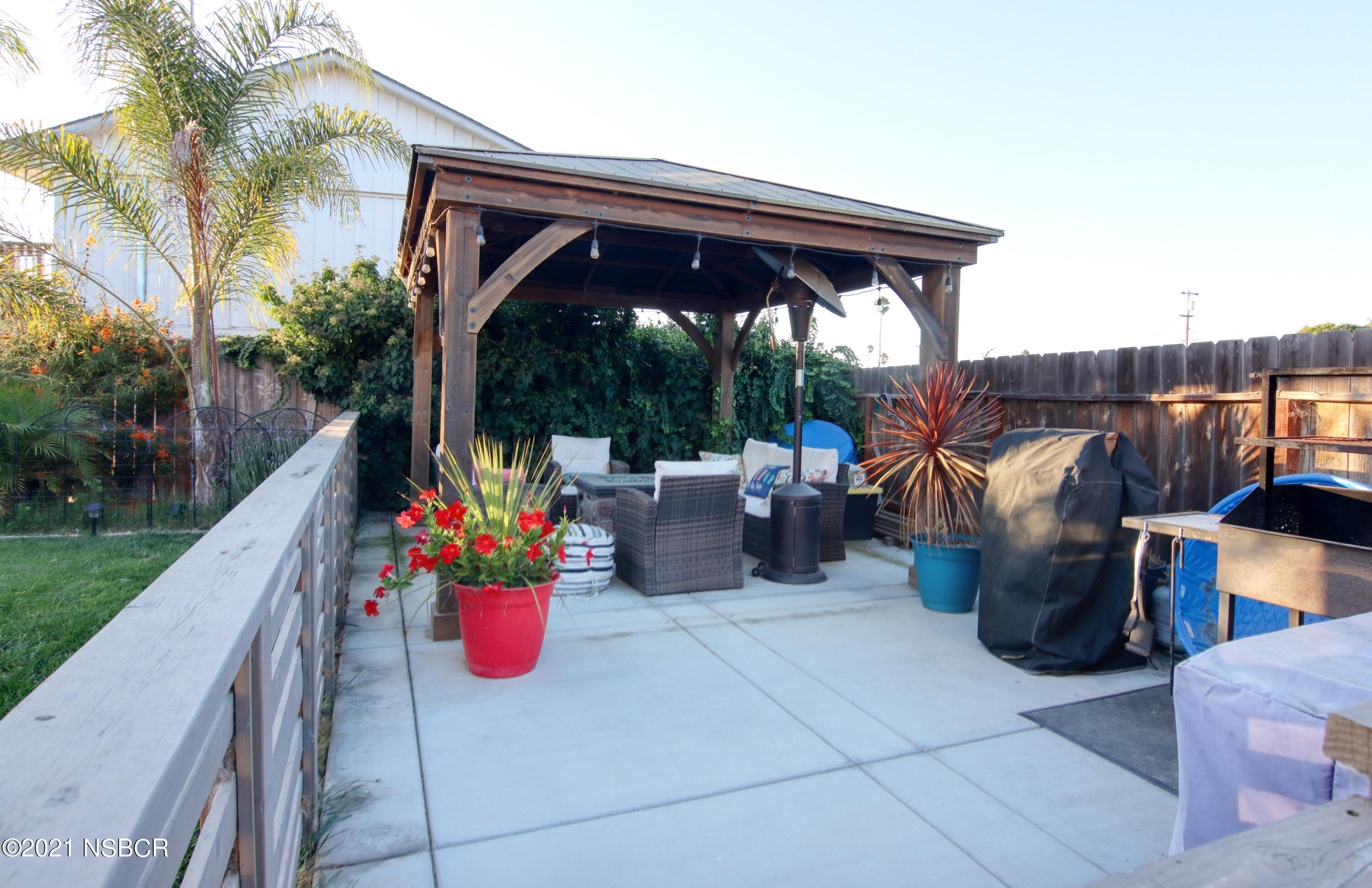492 Milky Way Lompoc, CA 93436 - Photo 23 of 27 a view of outdoor kitchen and patio