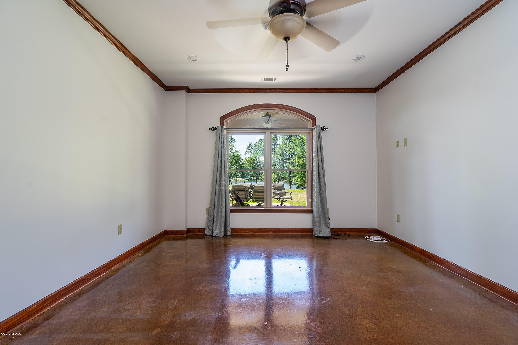 6331 Dobson Road Macon, GA 31220 - Photo 13 of 26 an empty room with a window