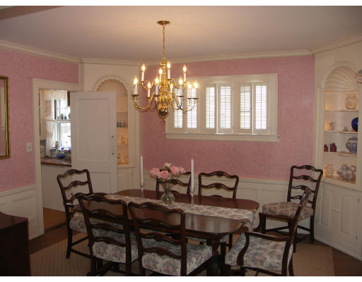 22 Brewster Road Newton, MA 02461 - Photo 4 of 8