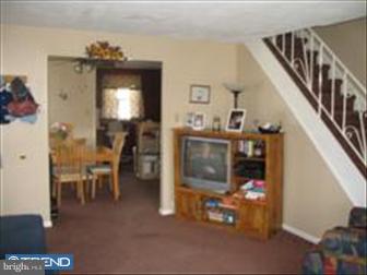 9975 Bridle Road Philadelphia, PA 19115 - Photo 4 of 6 Living Room