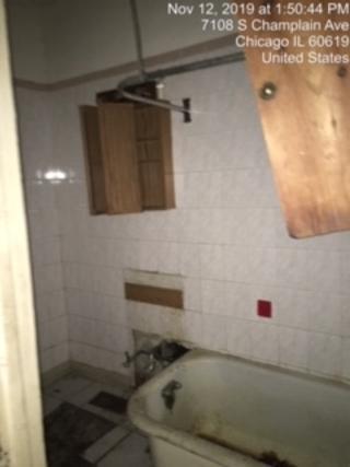 7110 South Champlain Avenue Chicago, IL 60619 - Photo 13 of 13 a bathroom with a bathtub
