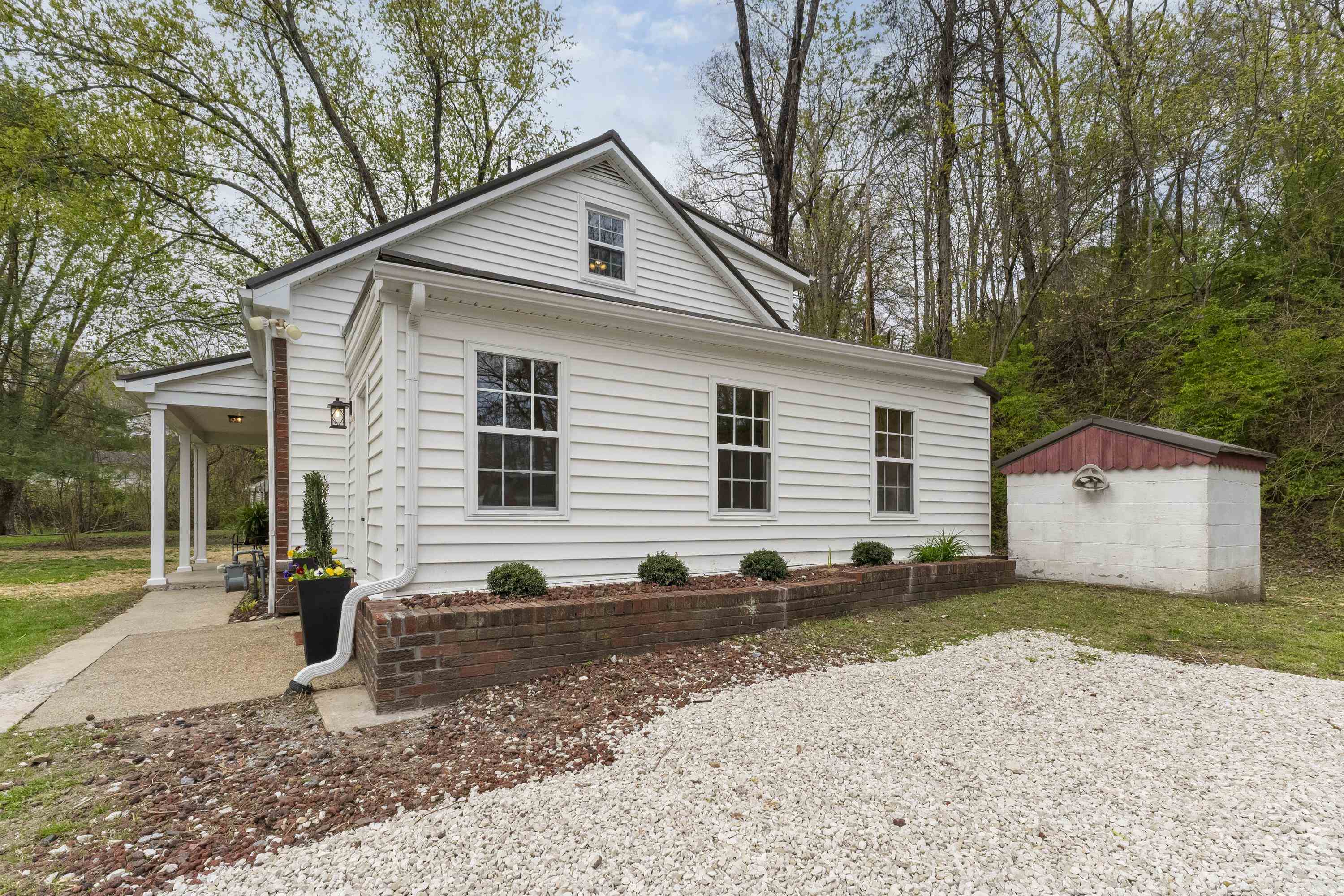 2933 Boy Scout Road Ashland, KY 41102 - Photo 4 of 31 Gallery Image 4