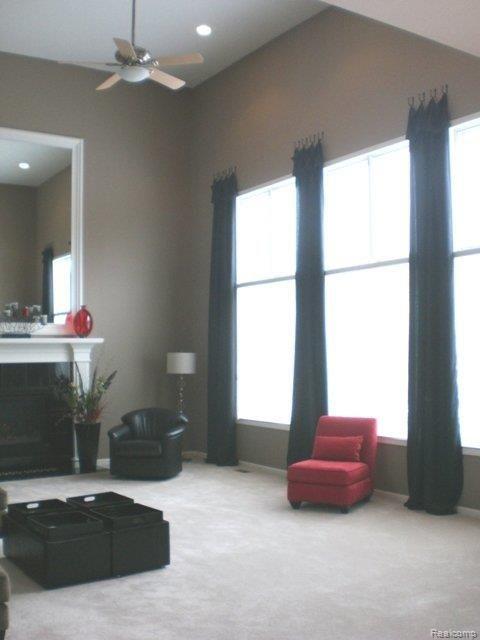 DRAMATIC GREAT ROOM!