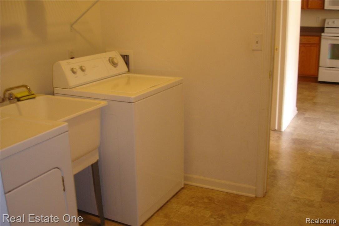 4280 Hampton Ridge Boulevard, Unit 170 Howell, MI 48843 - Photo 10 of 17 1ST FLOOR LAUNDRY