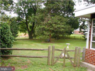9695 Pine Road Philadelphia, PA 19115 - Photo 2 of 6
