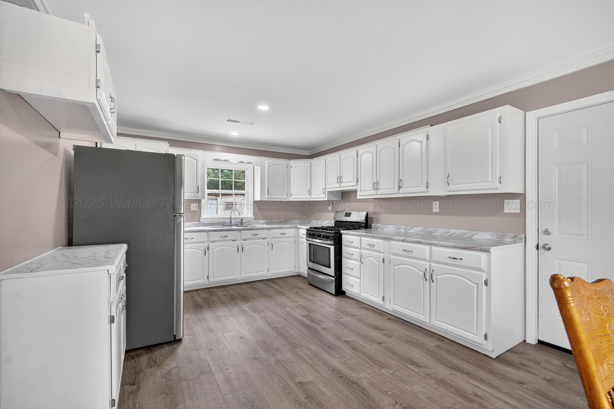 816 3rd Avenue Southwest Hamilton, AL 35570 - Photo 6 of 24 816Hamilton-7