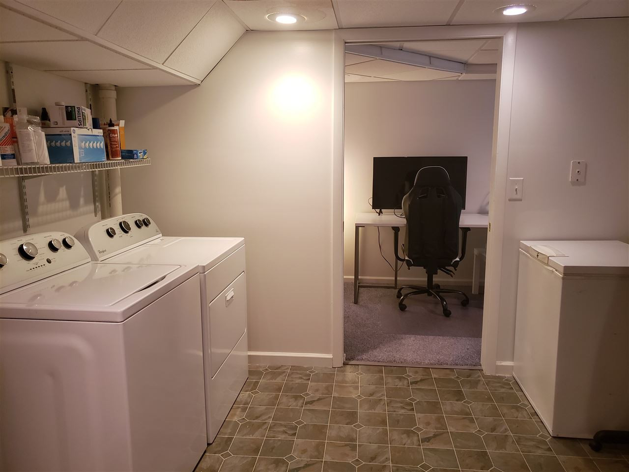 2317 Ridgeway Road, Unit 4 Jackson, MI 49203 - Photo 33 of 47 You'll love the space!