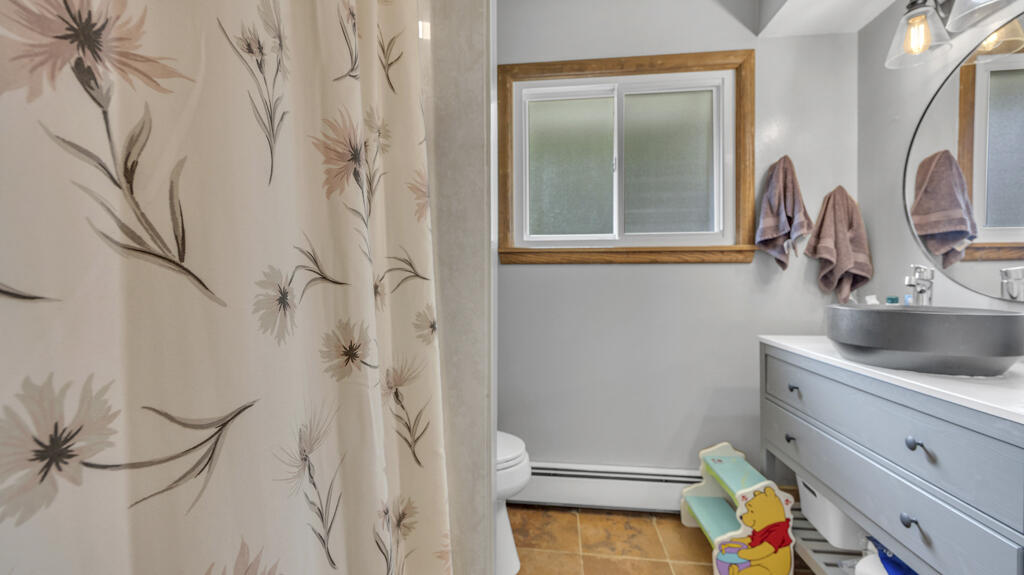 215 East Beutel Road Port Washington, WI 53074 - Photo 12 of 33 Bathroom