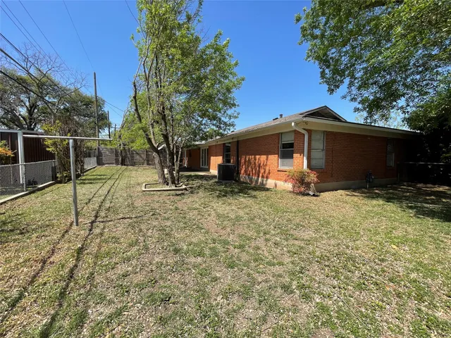 a view of a pathway both side of building