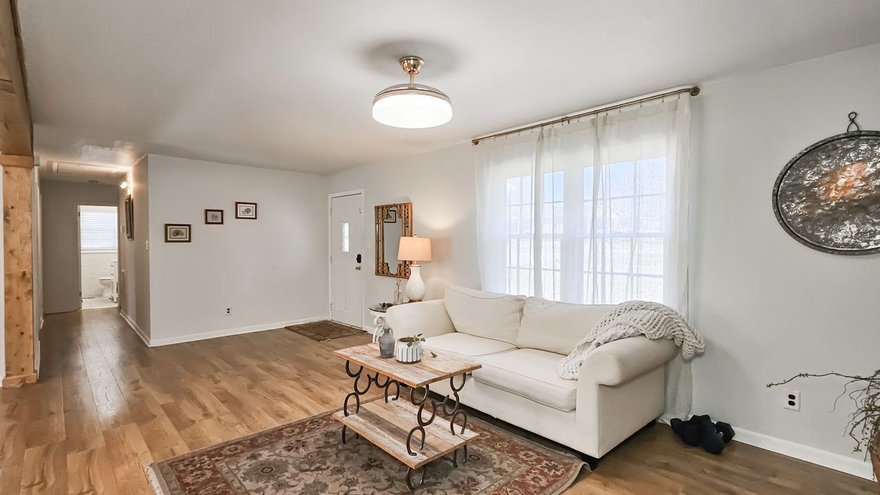 20 Tunstill Loop Road Fayetteville, TN 37334 - Photo 13 of 48 a living room with furniture and a window