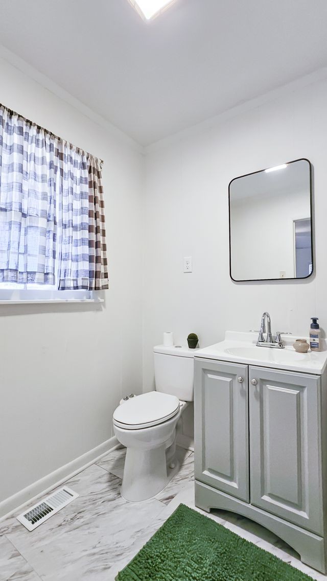 20 Tunstill Loop Road Fayetteville, TN 37334 - Photo 17 of 48 a bathroom with a toilet a sink and mirror