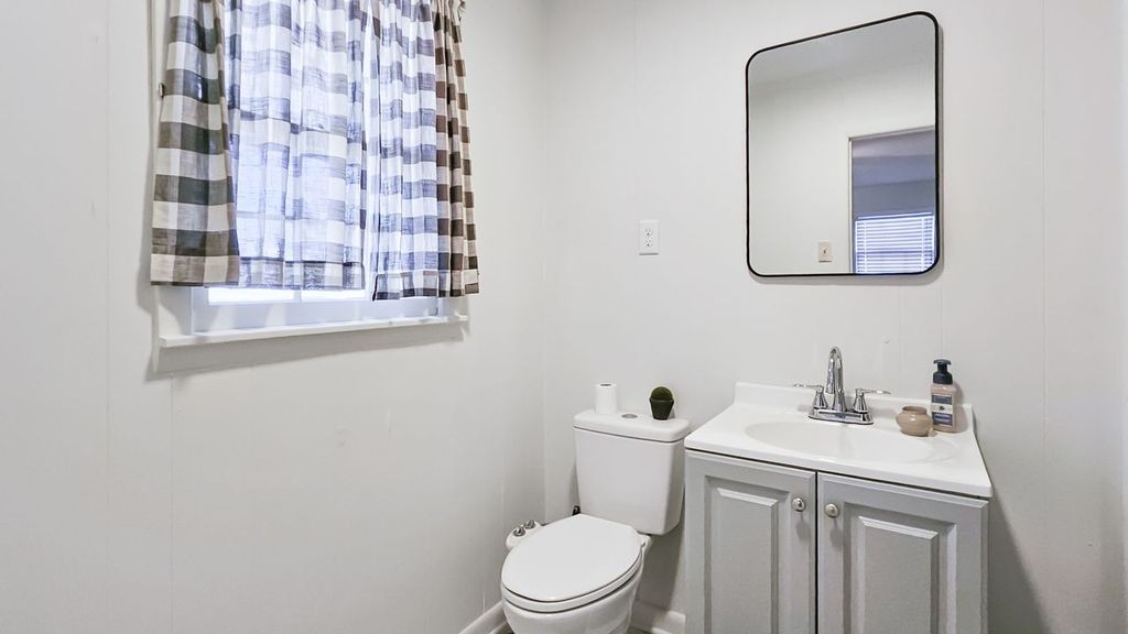 20 Tunstill Loop Road Fayetteville, TN 37334 - Photo 18 of 48 a bathroom with a toilet a sink and mirror
