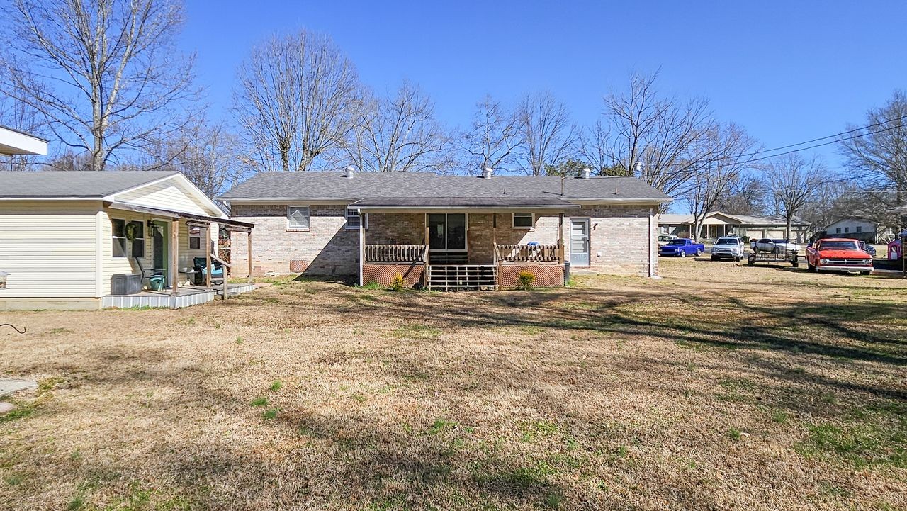 20 Tunstill Loop Road Fayetteville, TN 37334 - Photo 30 of 48 a front view of a house with a yard