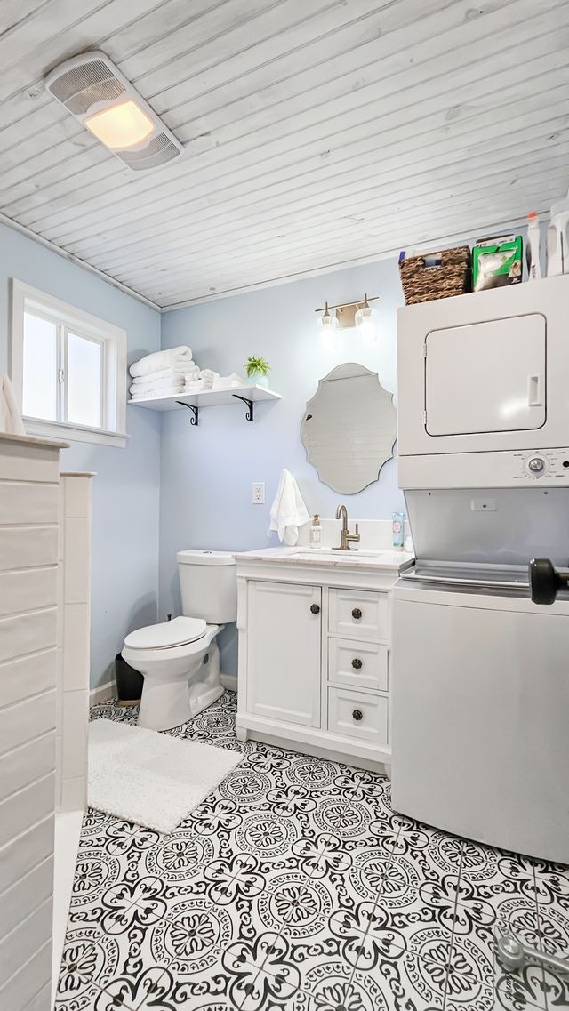 20 Tunstill Loop Road Fayetteville, TN 37334 - Photo 40 of 48 a bathroom with a sink toilet and vanity