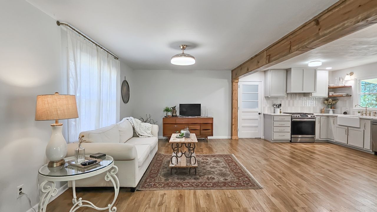 20 Tunstill Loop Road Fayetteville, TN 37334 - Photo 5 of 48 a living room with furniture and a wooden floor