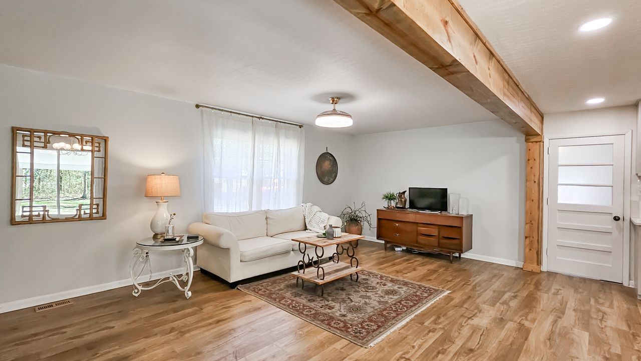 20 Tunstill Loop Road Fayetteville, TN 37334 - Photo 6 of 48 a living room with furniture and a window