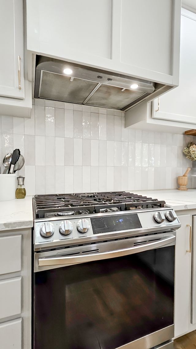 20 Tunstill Loop Road Fayetteville, TN 37334 - Photo 8 of 48 a stove top oven sitting inside of a kitchen