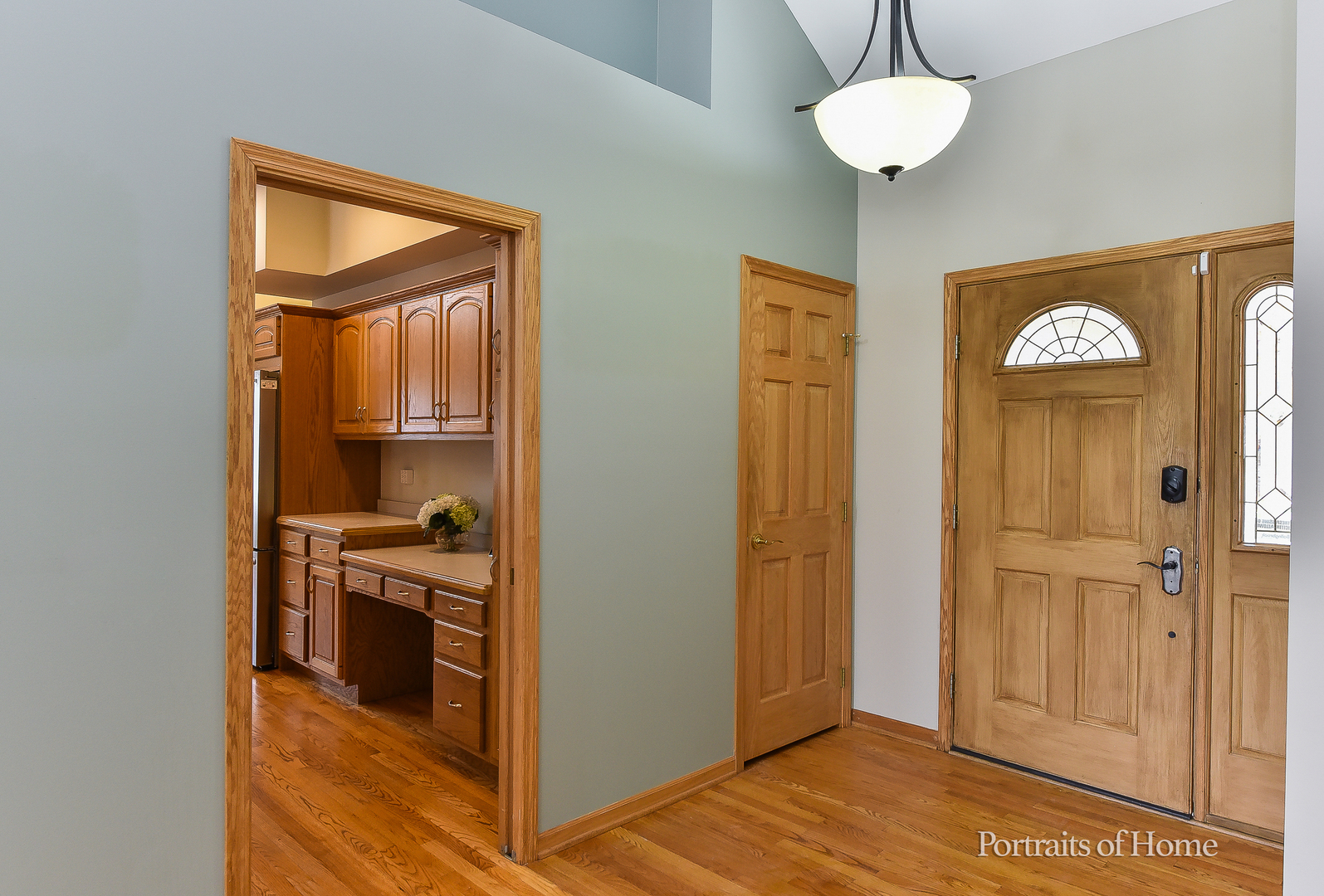 11 Merrimack Court Bolingbrook, IL 60440 - Photo 5 of 46 a view of an entryway and kitchen