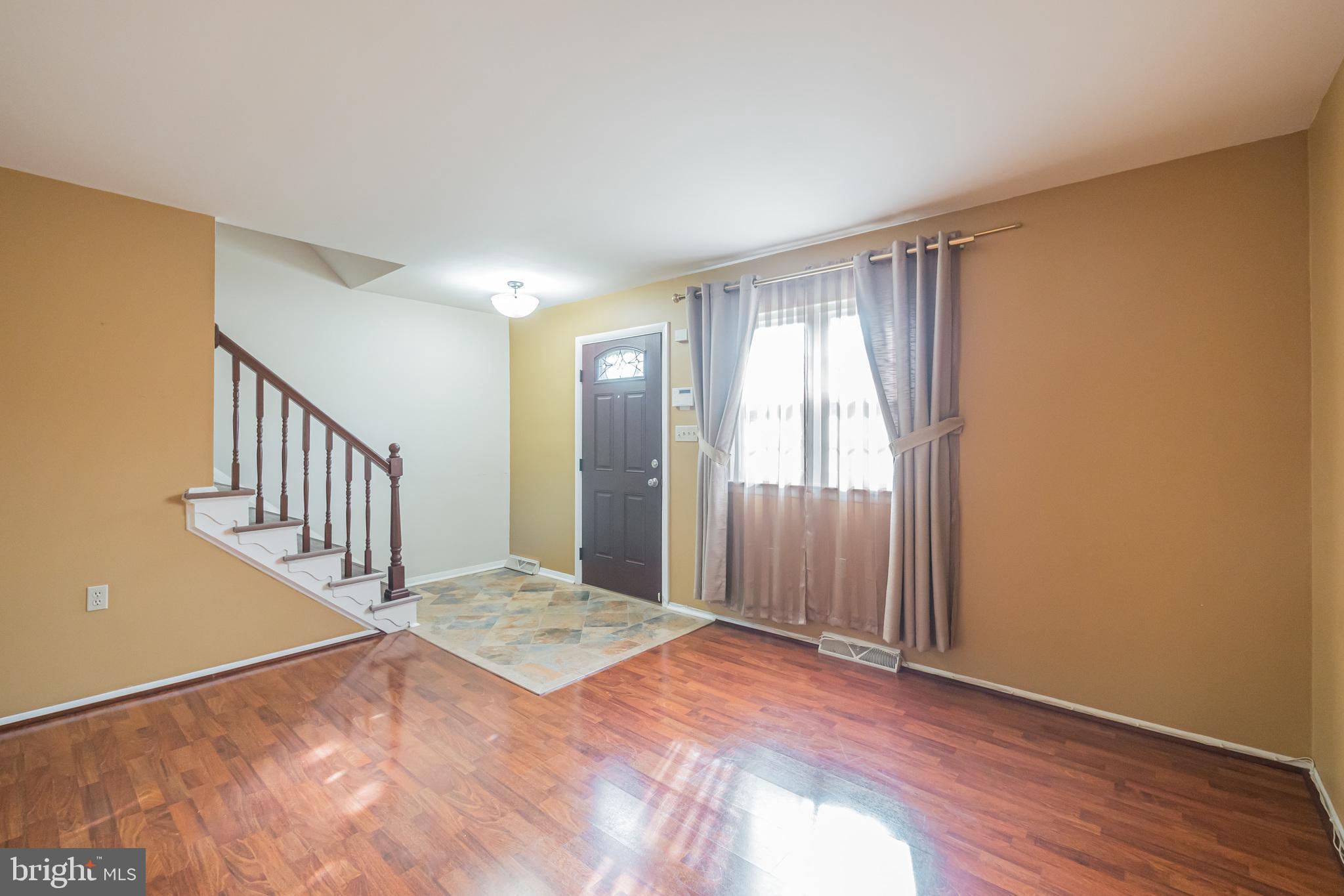 8004 Sandy Spring Road Laurel, MD 20707 - Photo 5 of 30 Living Room