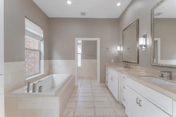 $1,929,000 | 14 Jetty Point Drive, The Woodlands, TX 77380