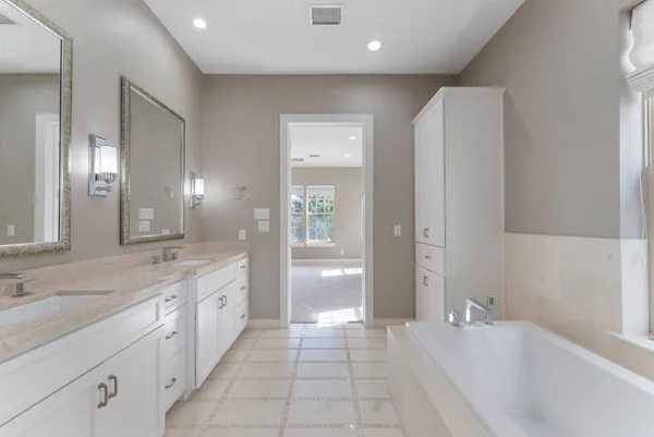 $1,929,000 | 14 Jetty Point Drive, The Woodlands, TX 77380