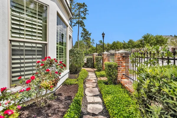 $1,929,000 | 14 Jetty Point Drive, The Woodlands, TX 77380