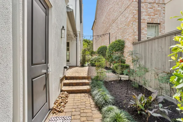 $1,929,000 | 14 Jetty Point Drive, The Woodlands, TX 77380