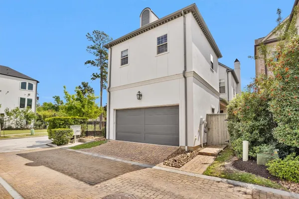 $1,929,000 | 14 Jetty Point Drive, The Woodlands, TX 77380