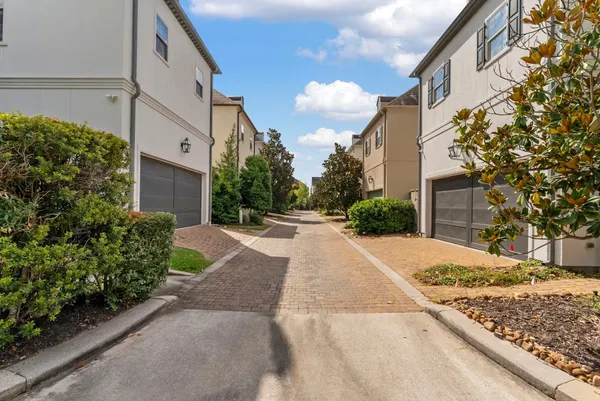 $1,929,000 | 14 Jetty Point Drive, The Woodlands, TX 77380