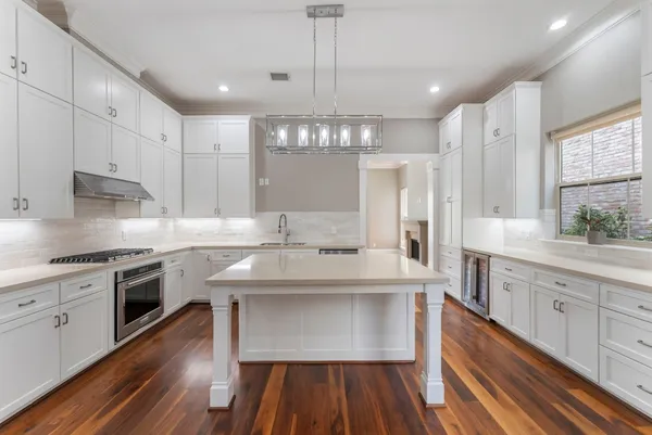 $1,929,000 | 14 Jetty Point Drive, The Woodlands, TX 77380