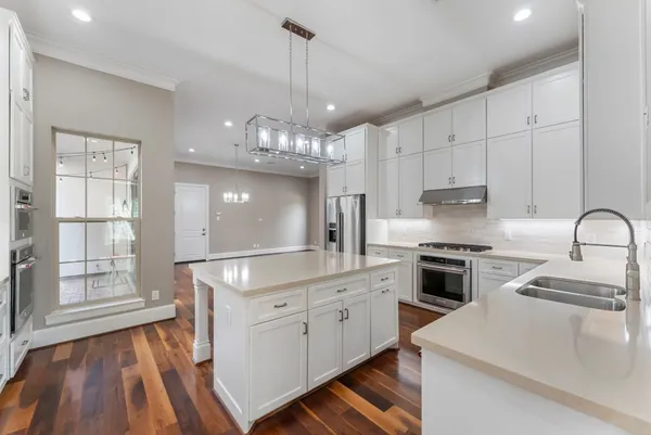 $1,929,000 | 14 Jetty Point Drive, The Woodlands, TX 77380