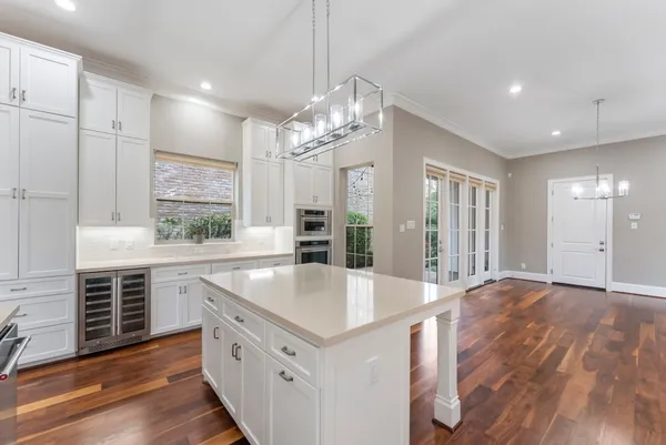 $1,929,000 | 14 Jetty Point Drive, The Woodlands, TX 77380