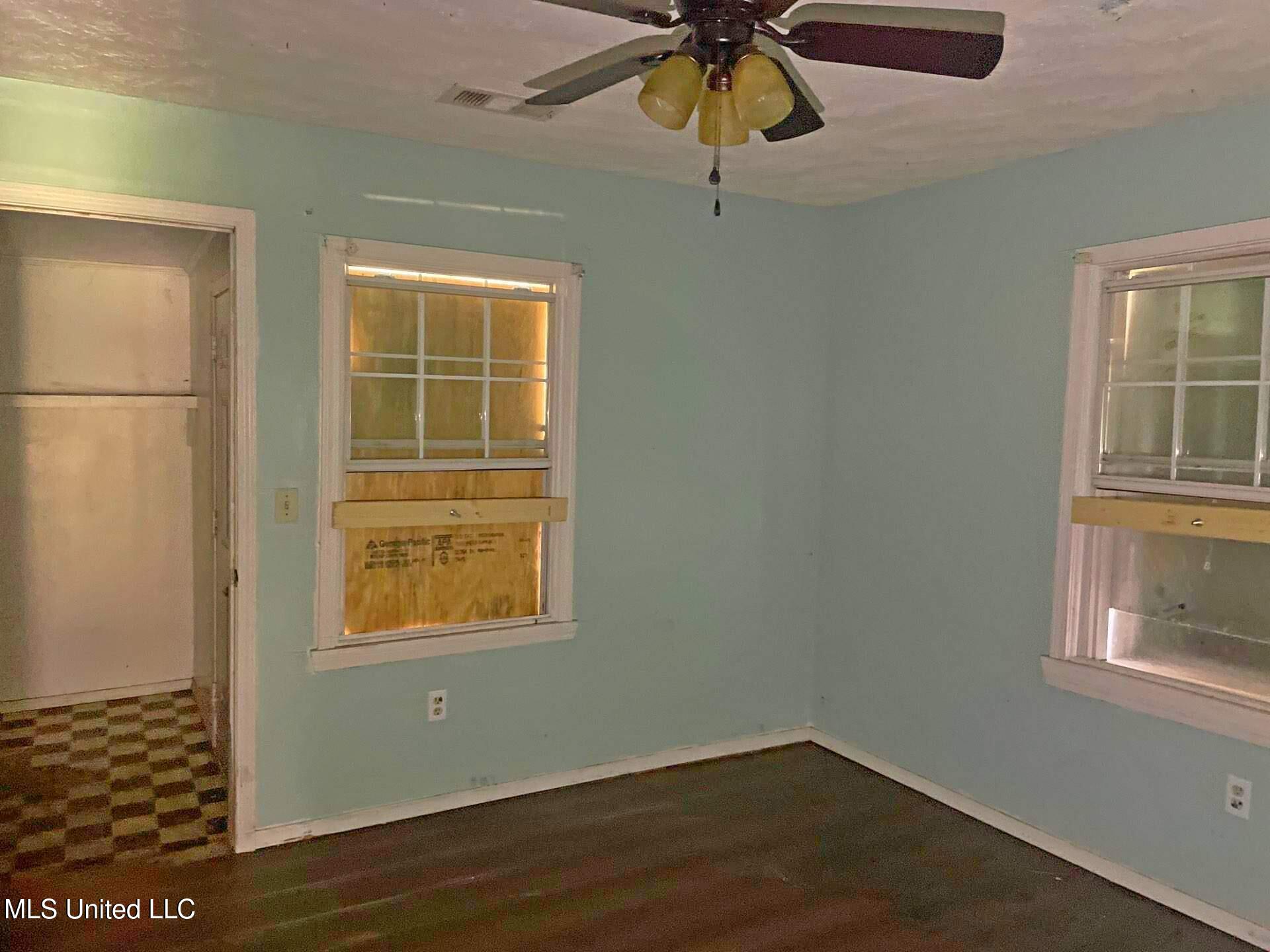 325 Reeves Avenue Walnut Grove, MS 39189 - Photo 4 of 7 92-Apr 02 2025 04_39pm-WiLD
