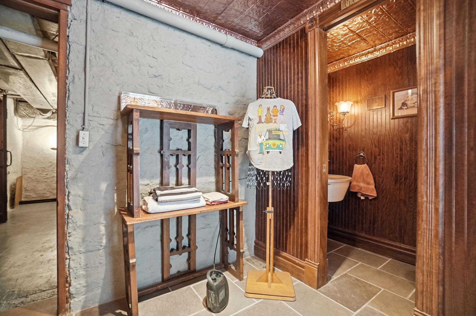 875 East Broad Street Columbus, OH 43205 - Photo 152 of 170 Bathroom
