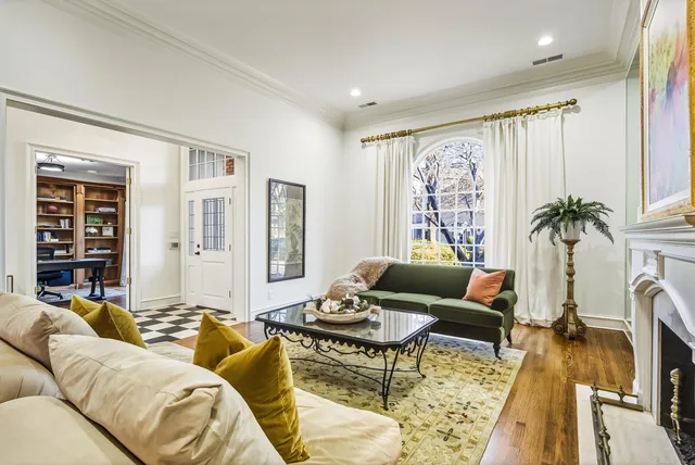 $627,000 | 951 West Riverwalk Drive, Memphis, TN 38120